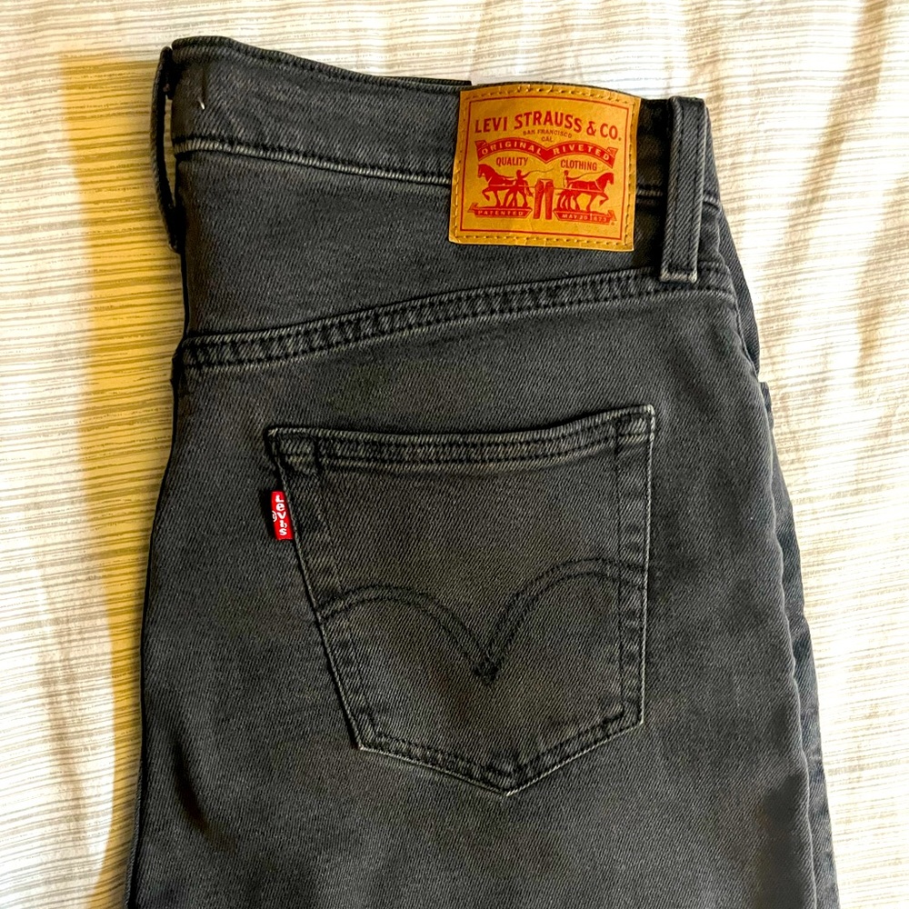 Levi High Waisted Mom Jean